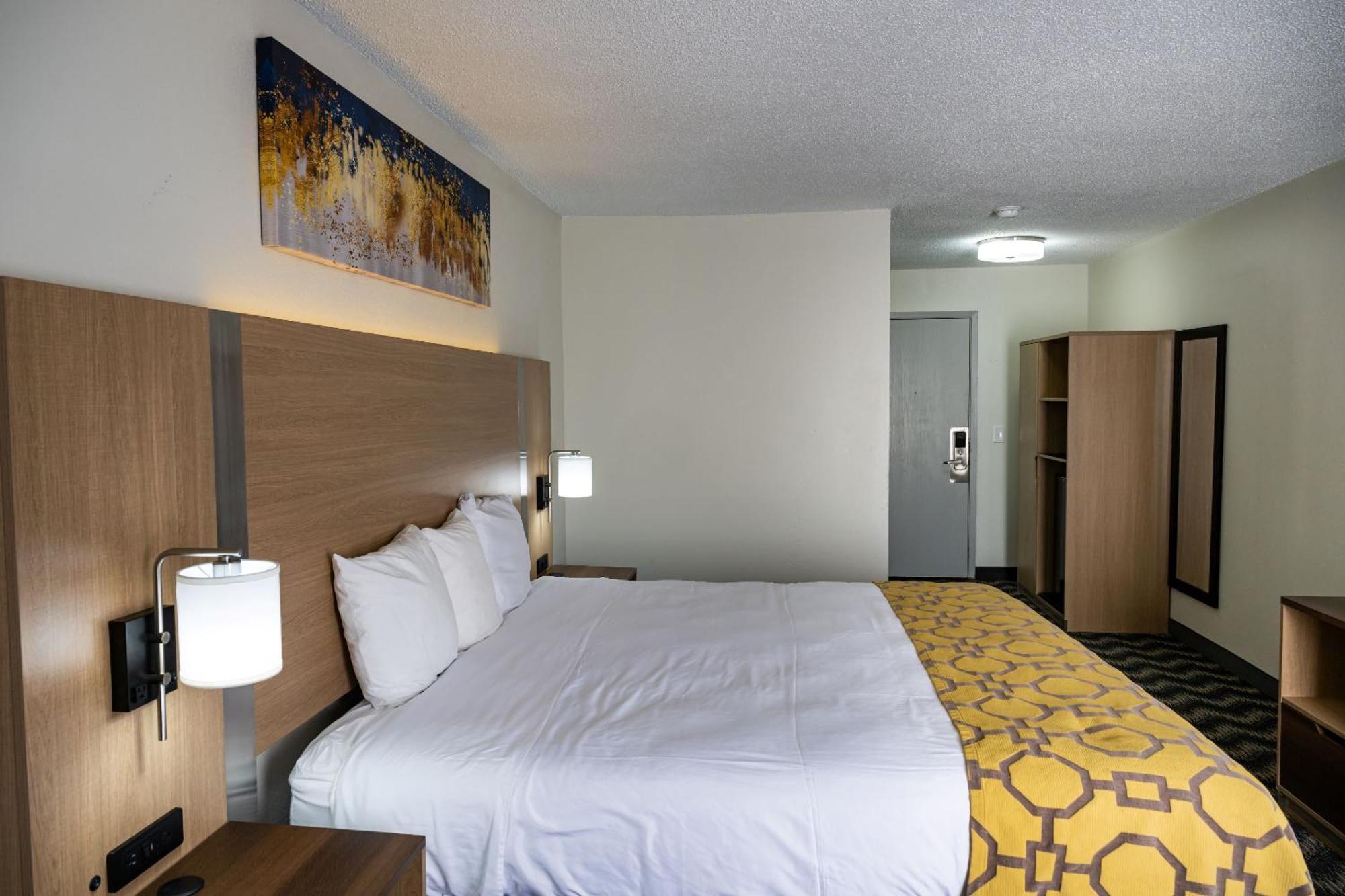 Baymont By Wyndham Greensboro/Coliseum Exterior foto